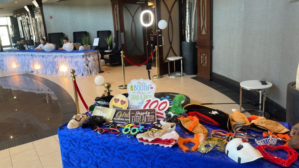 kawartha lakes 360 video booth with props